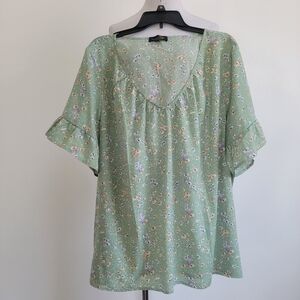 Suzanne Betro Light Green Floral V-Neck Women's Top Blouse Ruffle Sleeves Sz 3X